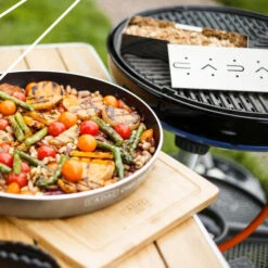 Boite De Fumage Smokerbox Pour Barbecue Cadac Au Charbon Et Au Gaz -Eno Bbq Boutique 98312v fumoir cadac ambiance1