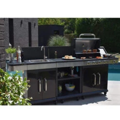 Pack Cuisine Extérieure FIDGI 4 Avec Barbecue Gaz + Desserte + Evier -Eno Bbq Boutique barbecue gaz cook in garden fidgi 4 cuisine ambiance min