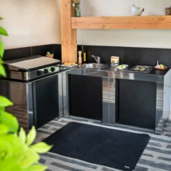 Modulo Pour Poser Une Plancha - Coloris Inox Et Noir - Cuisine D'extérieur ENO -Eno Bbq Boutique modulo inox noir plancha cuisine exterieur eno ambiance 3 min