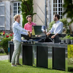 Modulo Pour Poser Une Plancha - Coloris Inox Et Noir - Cuisine D'extérieur ENO -Eno Bbq Boutique modulo inox noir plancha cuisine exterieur eno ambiance 5 min