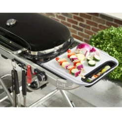 Planche à Découper Et De Service Amovible Pour Barbecue Weber Traveler -Eno Bbq Boutique planche weber plastique recuperateur 3